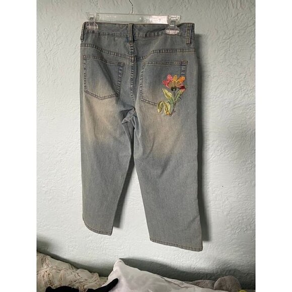 Two Girls Dancing distressed Capri embroidered jeans, size 6 - Picture 1 of 6